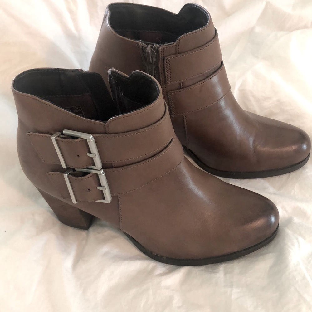 Clarks Brown Zip Booties Size 7 M